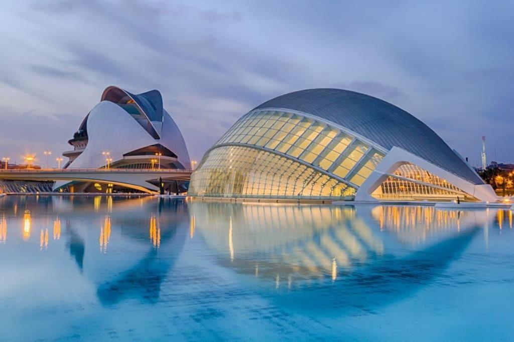 Valencia Las Artes Y Ciencias + Garaje + Netflix Екстер'єр фото